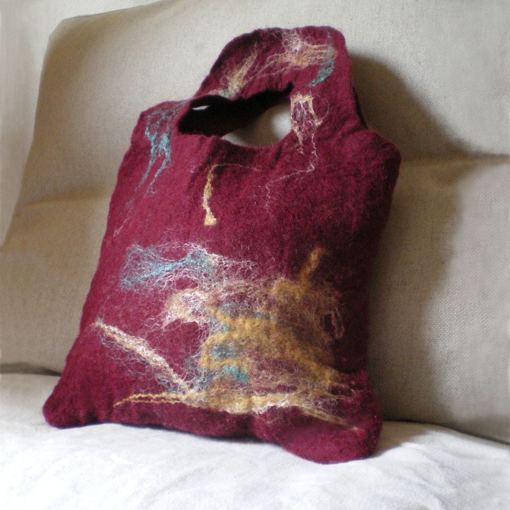 SALES 25% OFF felted small bag -darker than red-