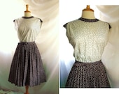 70s dress / vintage 1970s Brown white Pleated Day Dress size 12