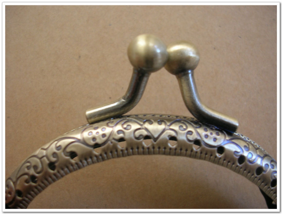 8.5cm antique brass half round carved metal coin purse frame