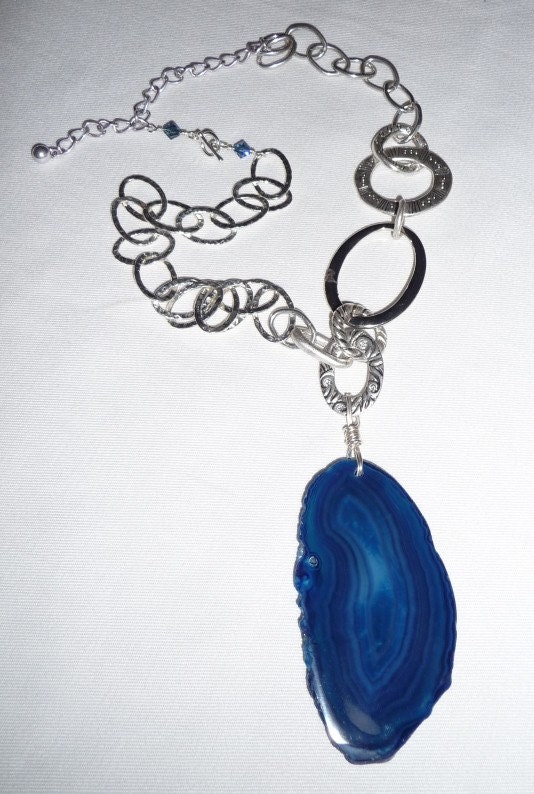 Best of Etsy SAMPLE Gorgeous Deep Blue Agate Slice Pendant on Etched Silver Chain Necklace