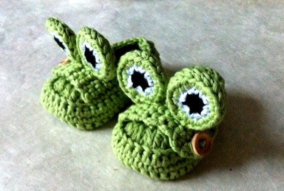 Green Frog Baby Booties Loafer Style with Cute Green Frog Eyes