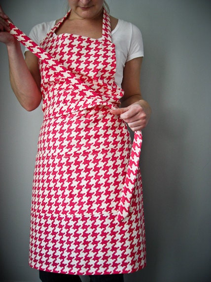 Womens Apron / hot pink houndstooth