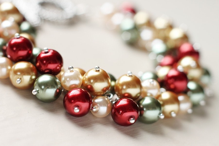 Christmas Holiday Pearl Cluster Bracelet - Vintage Warmth