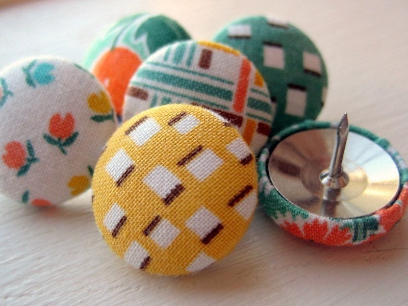 Pushpins - Tacks - Thumbtacks - Vintage Flower