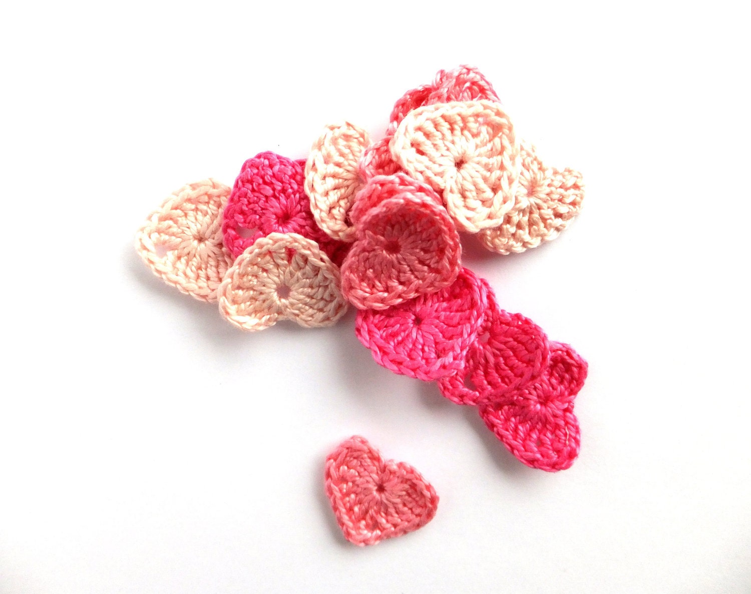 Pink crocheted hearts - tiny applique, Valentines day embellishments, scrapbooking, wedding favors, decorations, ornaments /set of 15/