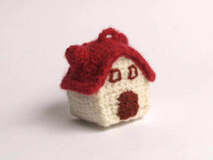 Crochet house - Maroon, cream and brown  - amigurumi keychain