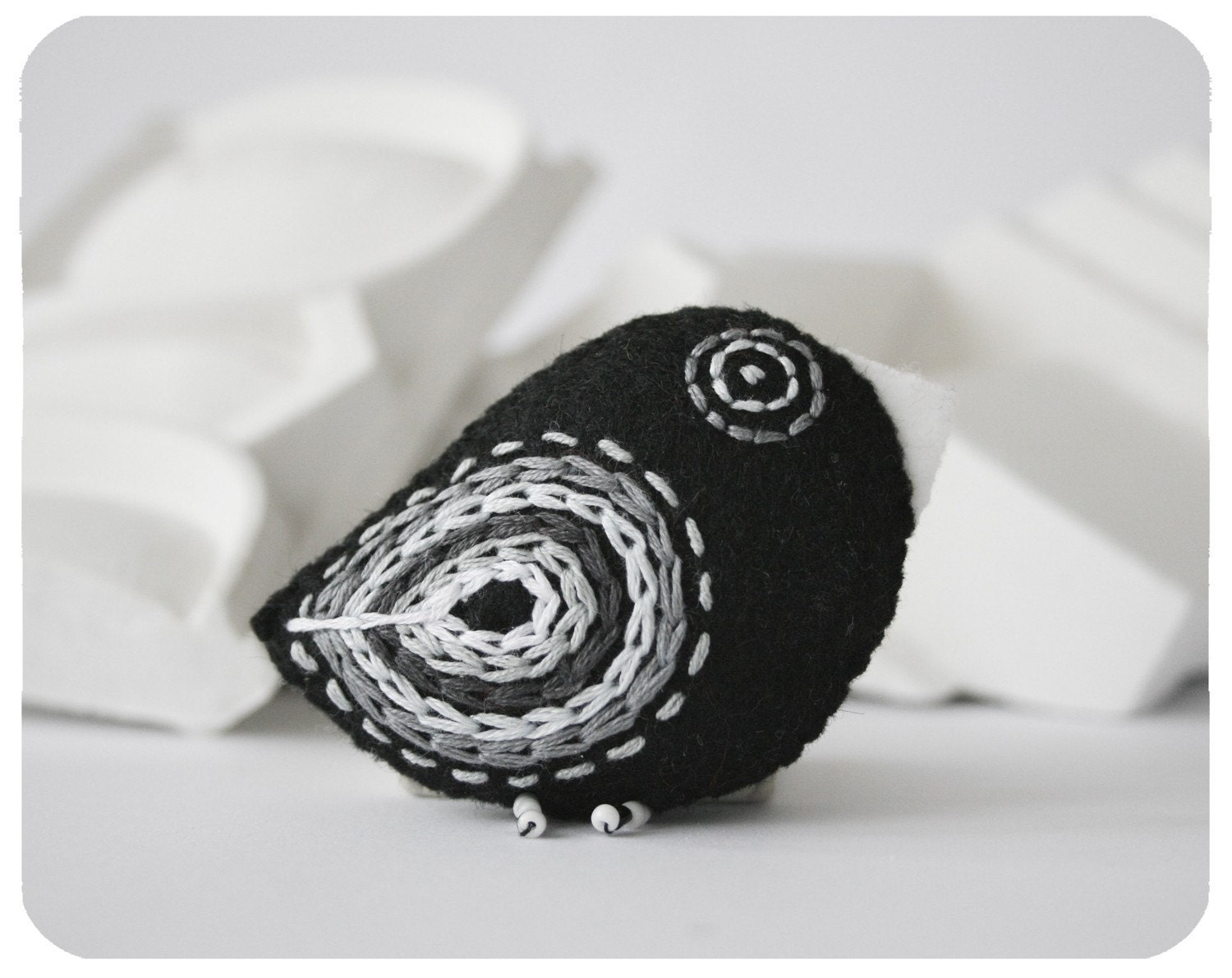 black sparrow pin / crow brooch