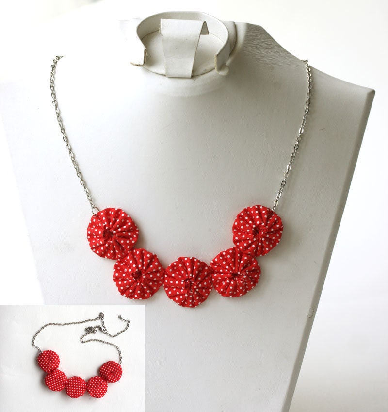 Yoyo necklace Red white polka dot cotton fabric Summer chic fashion Strawberry