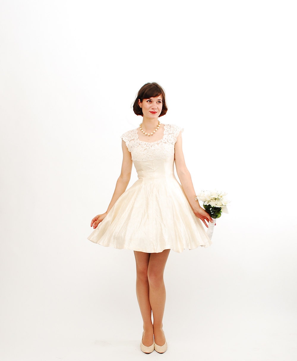 Vintage 1950s Wedding Dress - 50s Short Wedding Dress - Champagne Silk and Lace