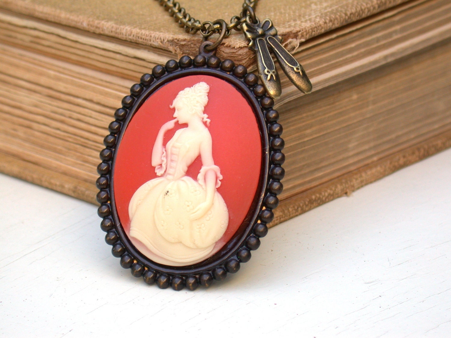 Victorian Lady Cameo Vintage Style Necklace