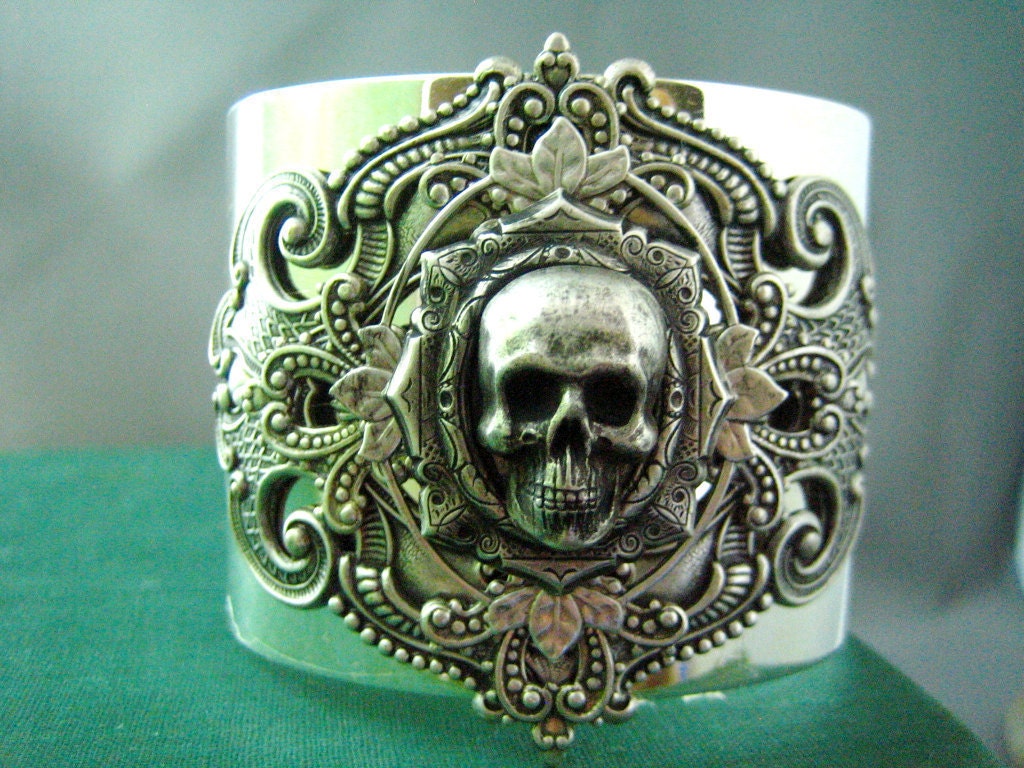 2 INCH Vintage sterling silver plated brass ornate sturdy filigree skull cameo gothic cuff/bangle B518
