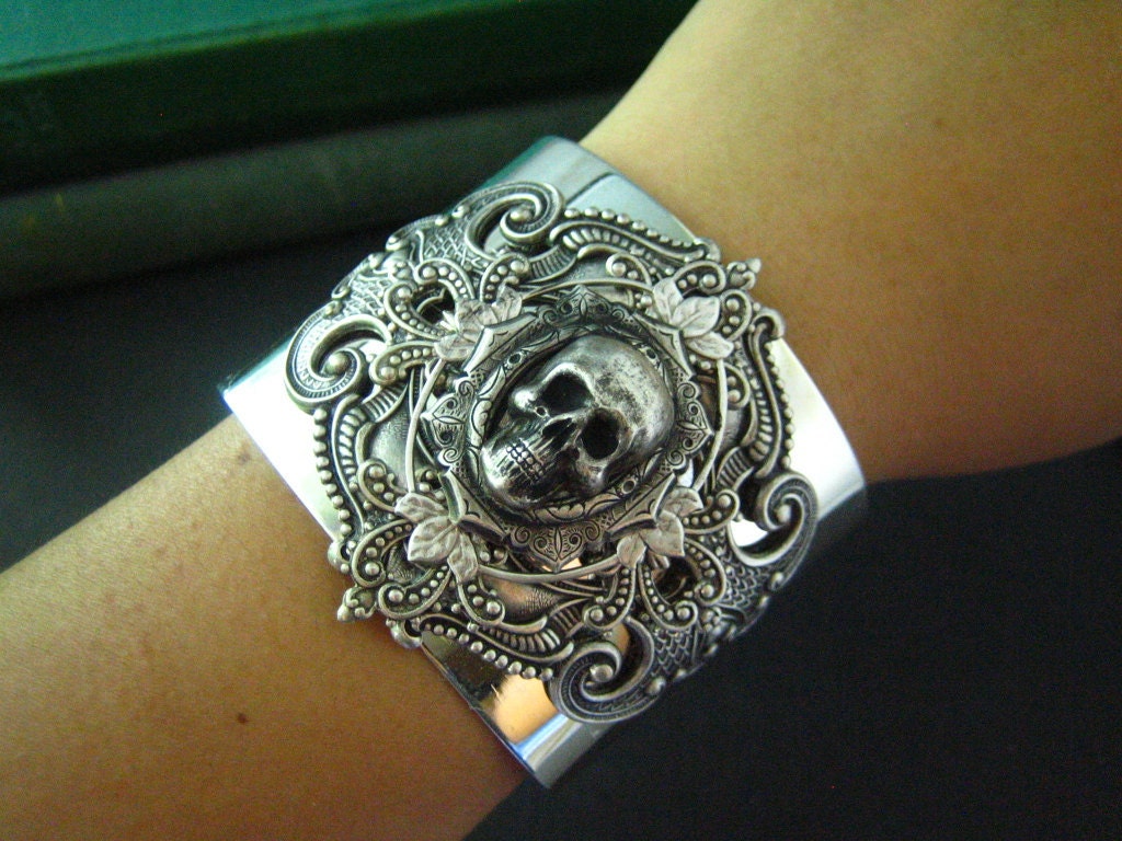 2 INCH Vintage sterling silver plated brass ornate sturdy filigree skull cameo gothic cuff/bangle B518