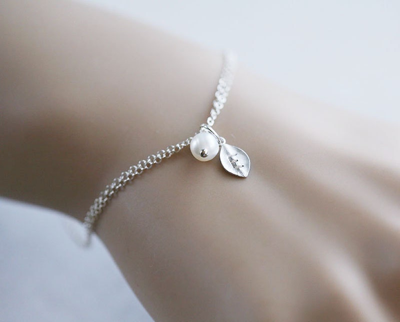 leaf initial Bracelet,Monogram,Personalize initial,Pearl,Bridesmaid,Wedding jewelry,Bridal,birthday,Friendship