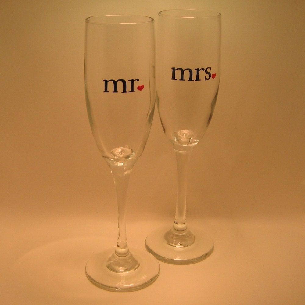 Wedding Toasting Flutes / mr and mrs