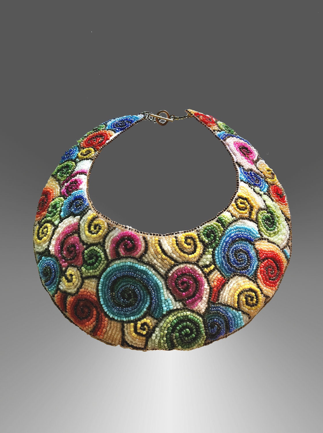 Spirals embroidered collar