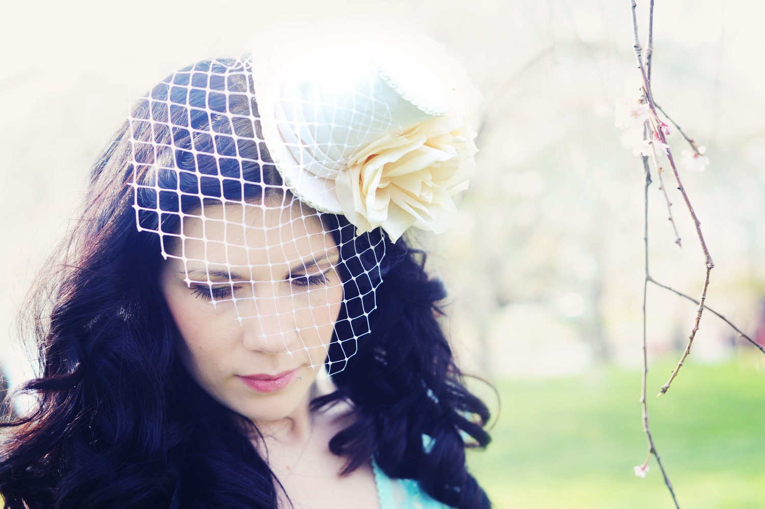 White top hat with birdcage veil : Gwen