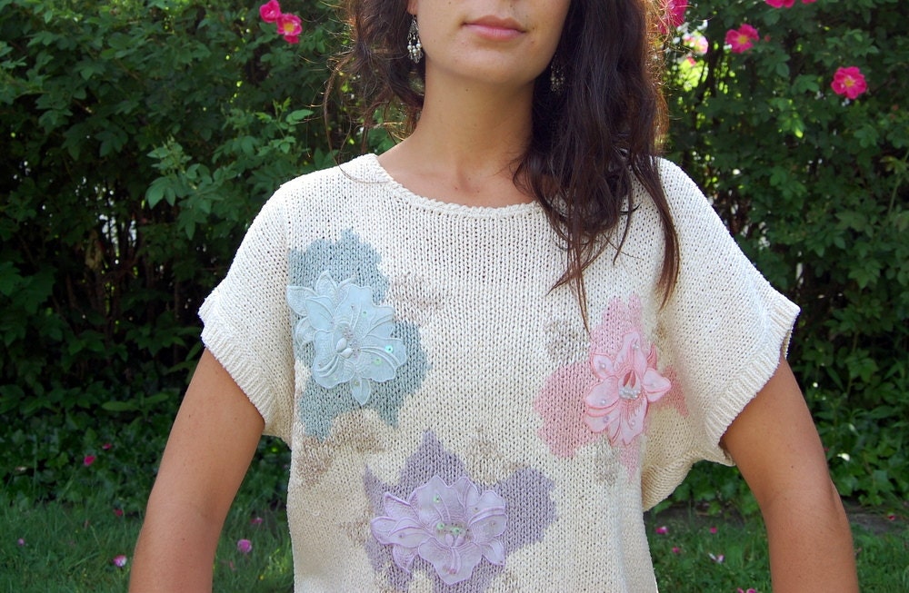 Vintage Cream Silk Knit Sweater Top with Pastel Flowers Sequins and Beading