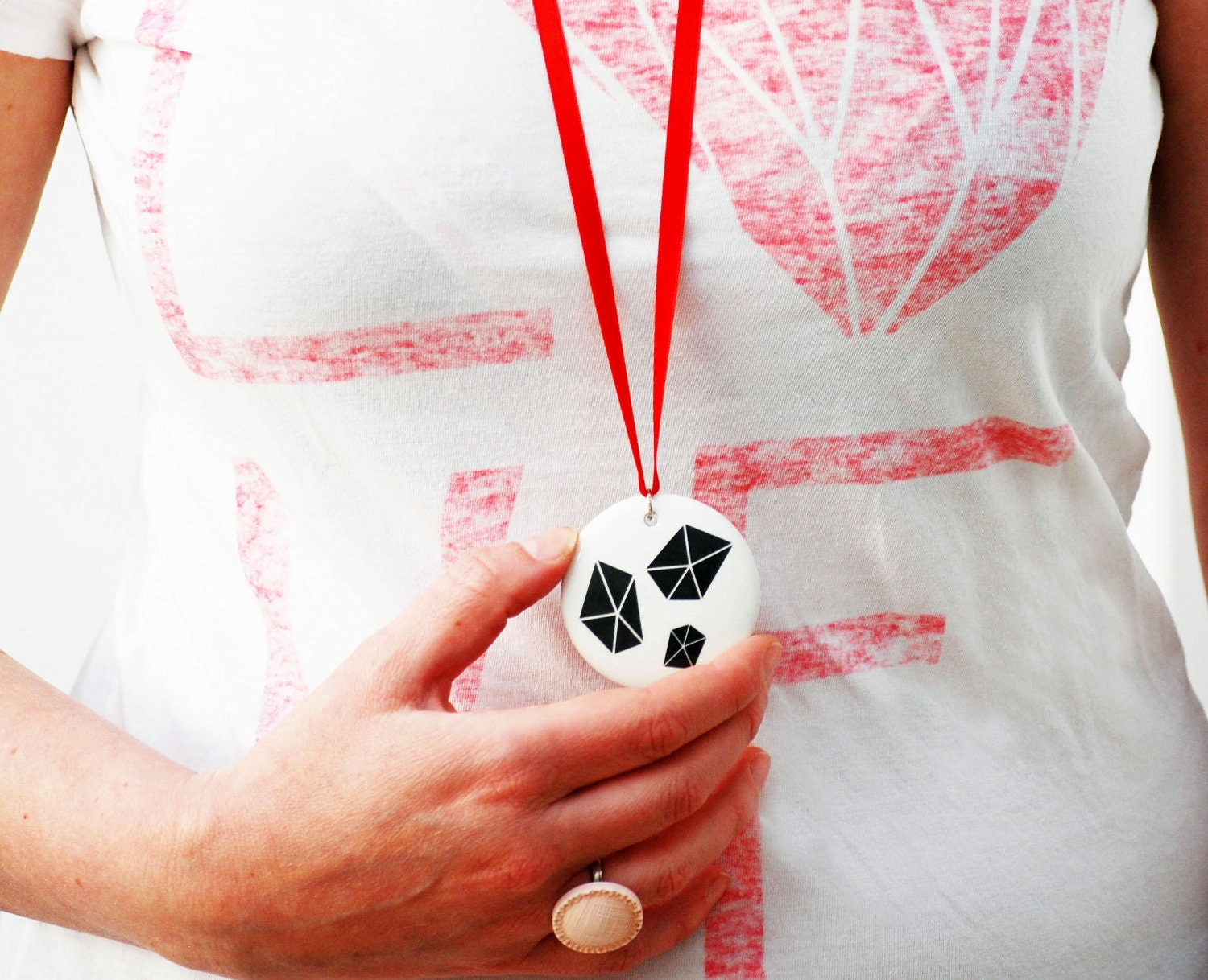 Porcelain pendant diamonds RED