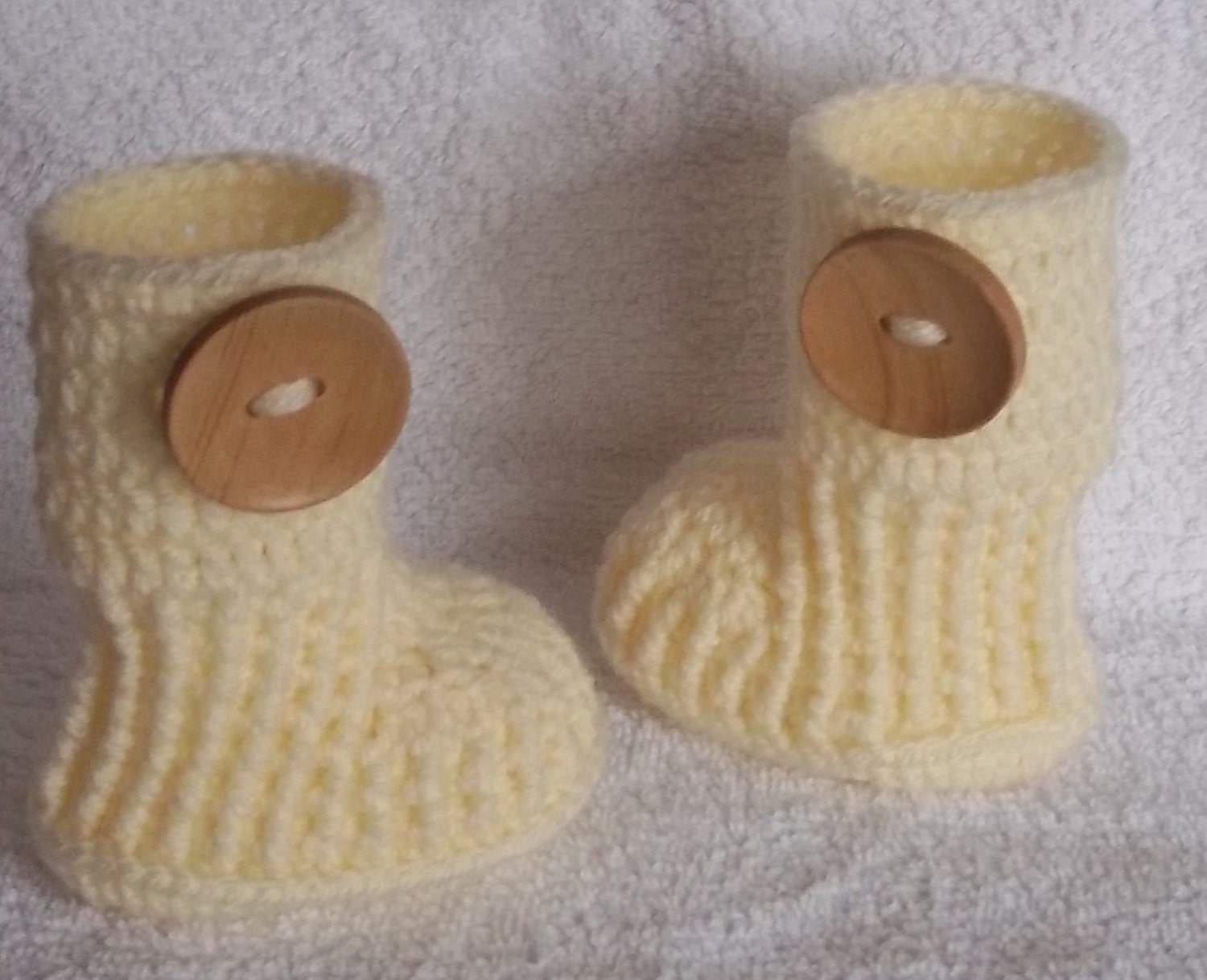 Crochet baby booties boots for newborn, 0 to 3 month or  3 to 6 months- CHOOSE your SIZE and COLOUR