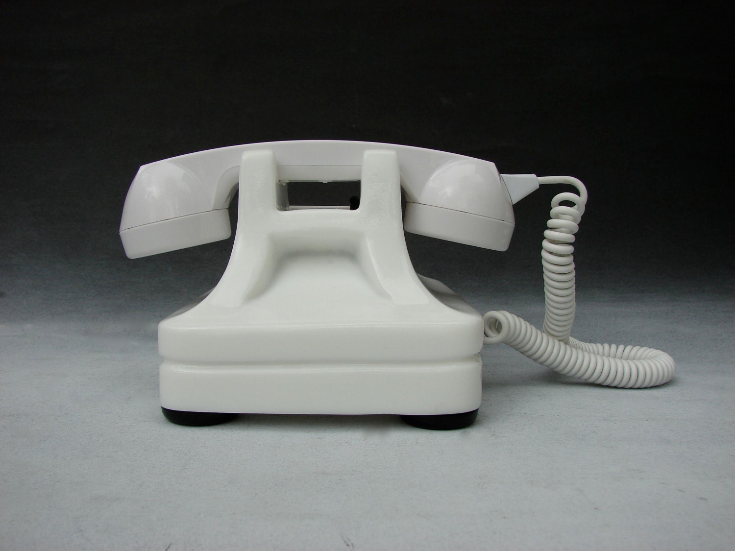 iRetrofone Classic White - iPhone docking station