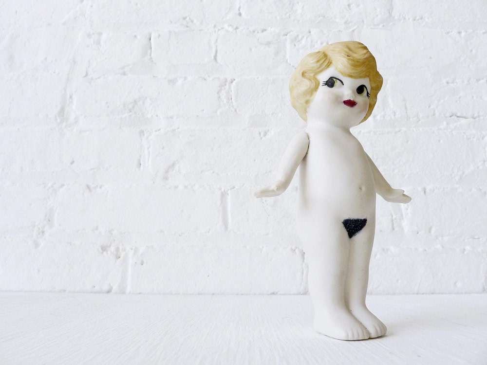 10% SALE - Little Miss Lady Burlesque - The Peekaboo Show Stopper Figurine
