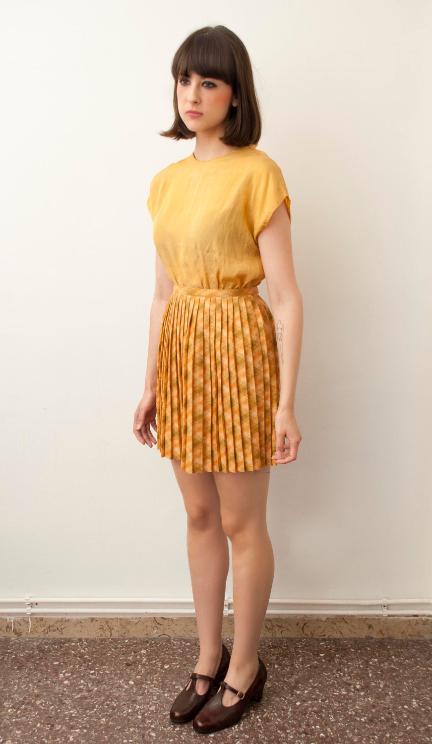 Size L geometric pattern mustard multicolor pleated mini Skirt NOS Vintage