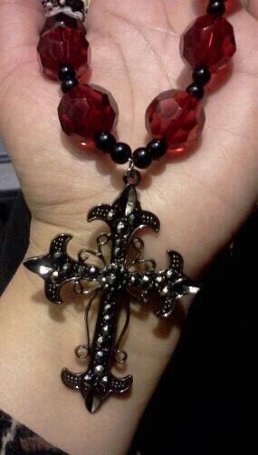 red classy gothic necklace (etsy)