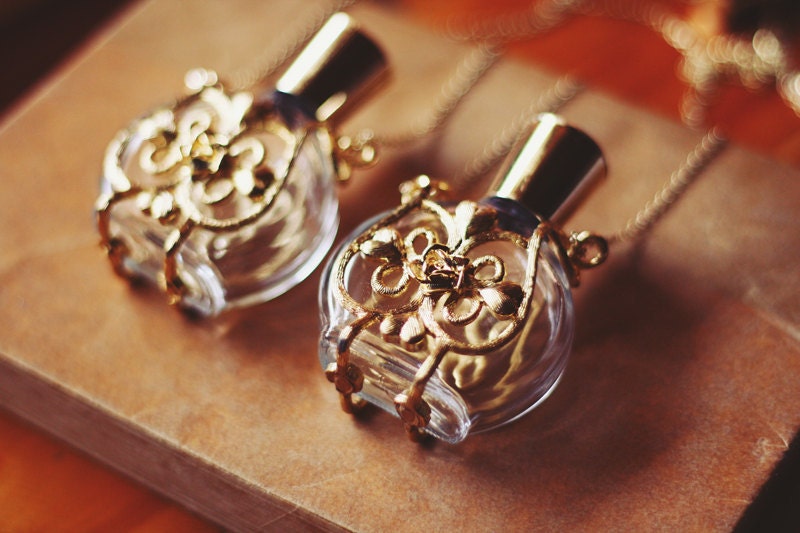 gold perfume bottle necklace (16k gold plated chain)