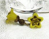 Yellow Hand Dyed Lucite Flower Earrings, Vintage style, Antiqued Brass, Czech Glass Flowers