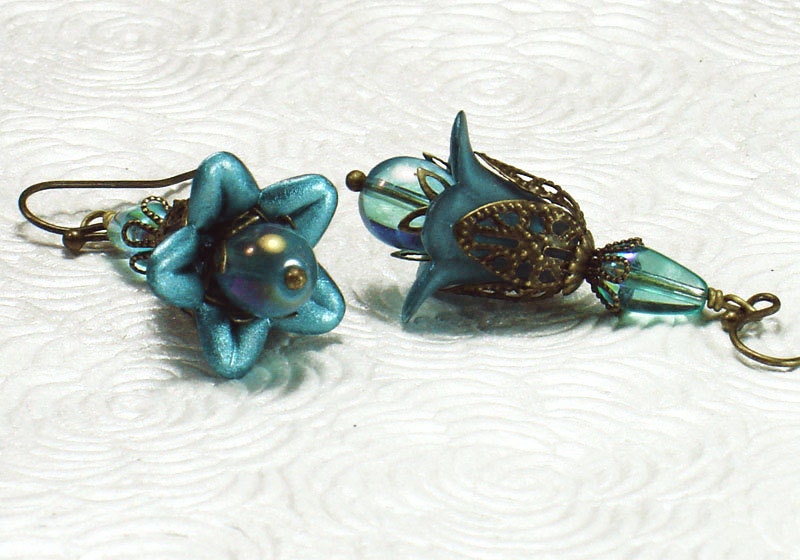 Aqua Blue Lucite Flower Earrings. Vintage Style, Brass Filigree, Aqua Czech Glass, Hand Dyed Lucite, Victorian Style, Steampunk