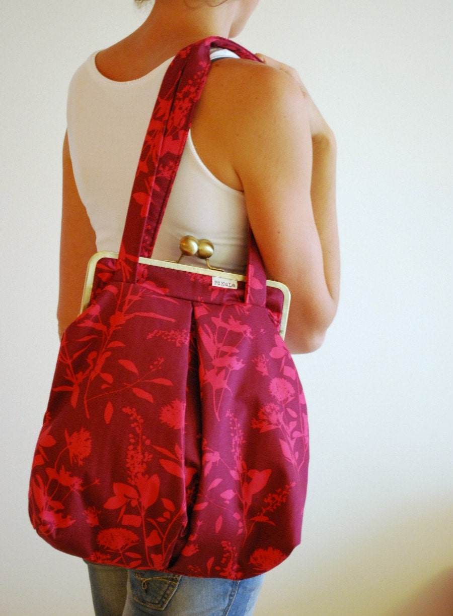 KISS LOCK LARGE bag. snap clasp purse. metal frame shoulder bag. ball snap. flowers summer
