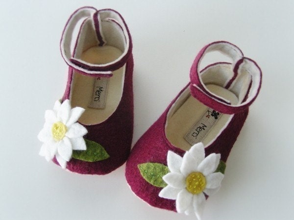 no 048 Leila Felt Baby Shoes PDF Pattern
