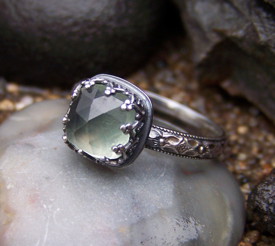 Elven Princess Ring - 8mm Rose Cut Prehnite in Heart Crown Bezel