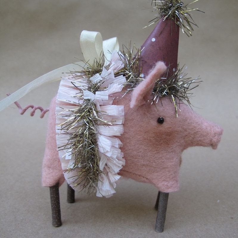 Penelope the Circus Pig Ornament E-PATTERN by cheswickcompany