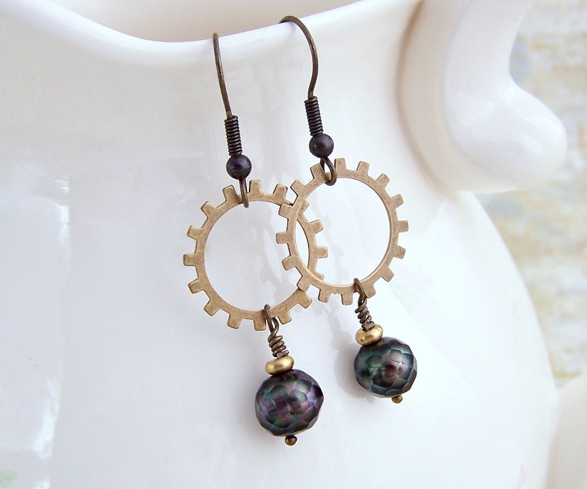 Steam Punk Earrings - Faceted black pearls hang from brass gears - Faceted Pearls - Steampunk Jewelry