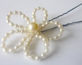 OOAK White Vintage Pearl Flower Hair Pin - Tagt