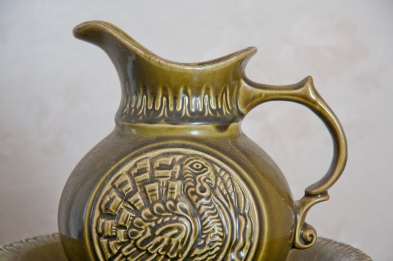 Mccoy Pitcher and Bowl Large, Turkey , Avocado green with Bird pitcher basin Made in USA Folk Art