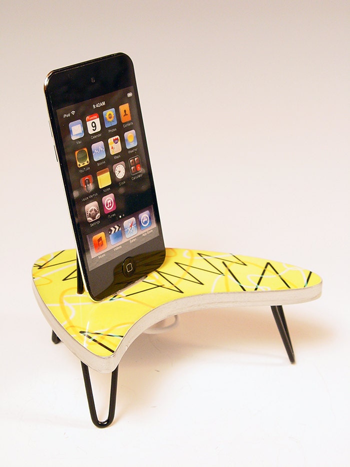 iPod dock. iPhone docking station. YELLOW ZigZag boomerang table to charge and sync your iToy. Radically retro. FAST SHIPPING. 39