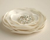 Ivory Flower Hair Clip For Wedding - Bridal Hair Accessories - Ivory Flower Facinator - Wedding Hair Accessory