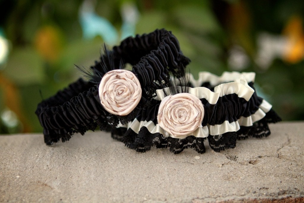 Antique White And Black Garter Set With Lace And Black Feathers