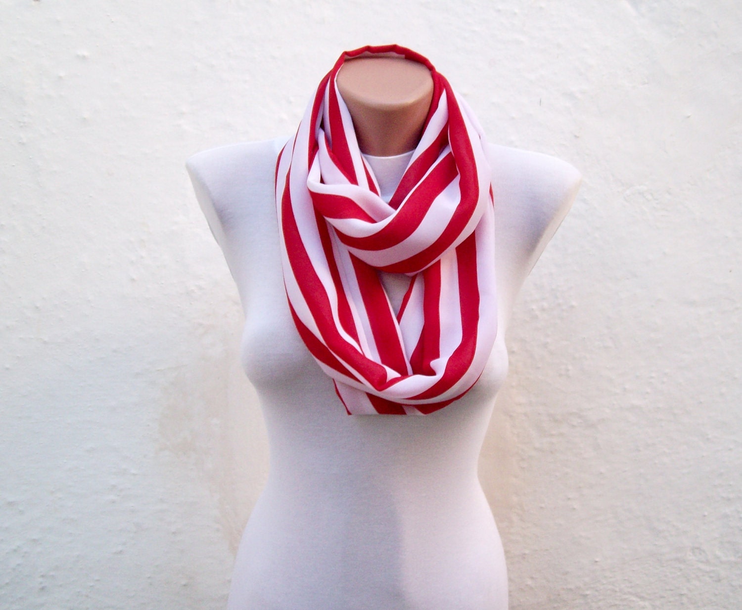 infinity scarf Loop scarf Neckwarmer Necklace scarf Fabric scarf White Red