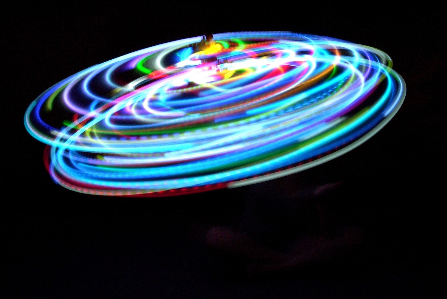 Rechargeable LED Hula Hoop (18 Fast Color Changing LEDs, 2 Blinking White LEDs)