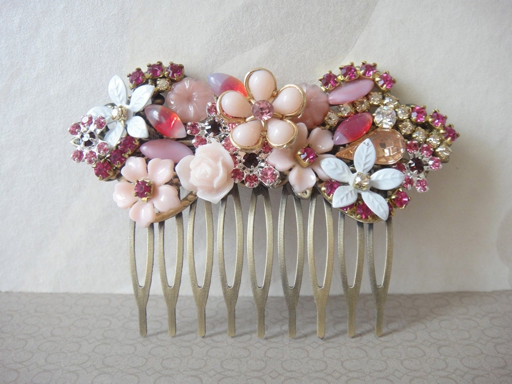 A stunning repurposed piece of vintage jewelry, this charming bridal haircomb, made with some lovely vintage elements, combined with some new ones.