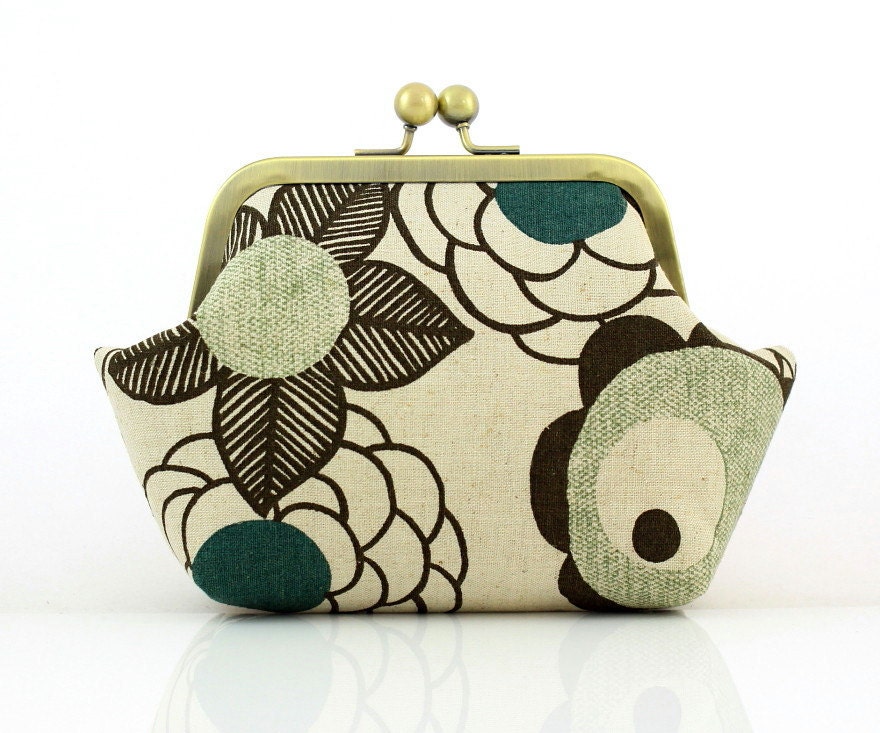 Blossoms on linen - 6 inches Frame Purse