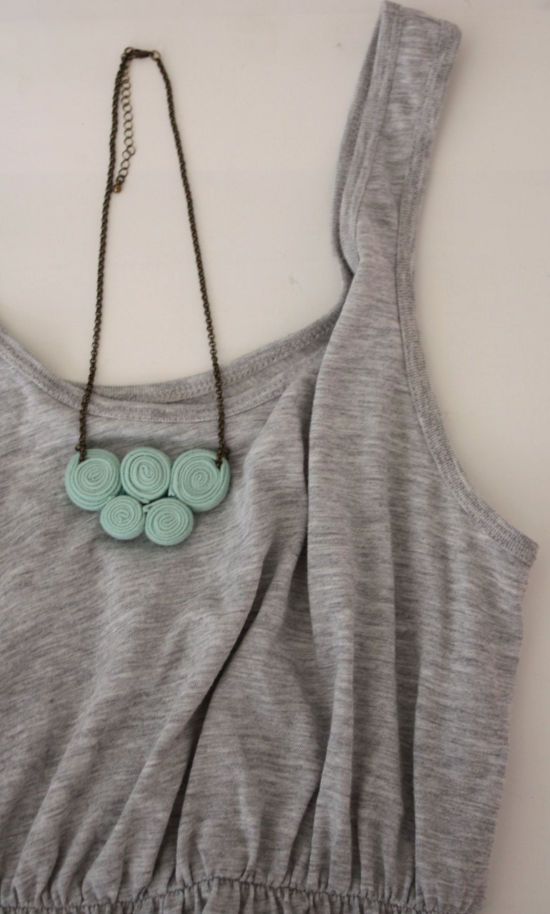 5 circles necklace / celadon