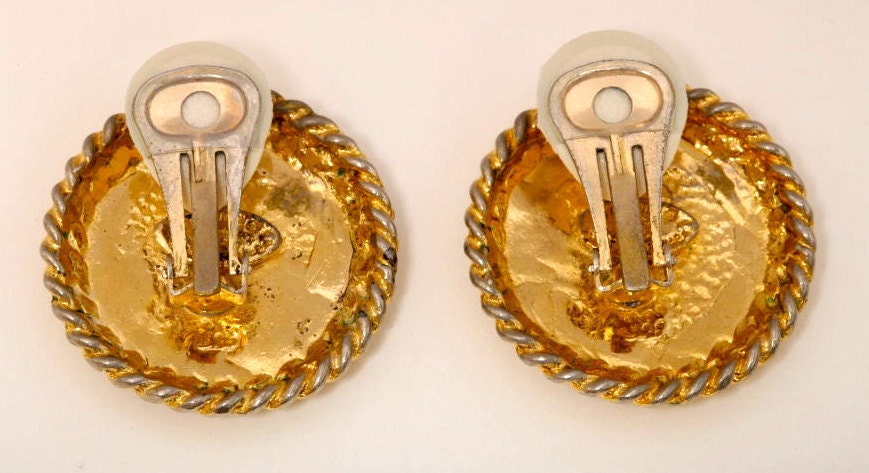 Elegant Vintage 1980s Chanel Rhinestone and Gold clip earrings
