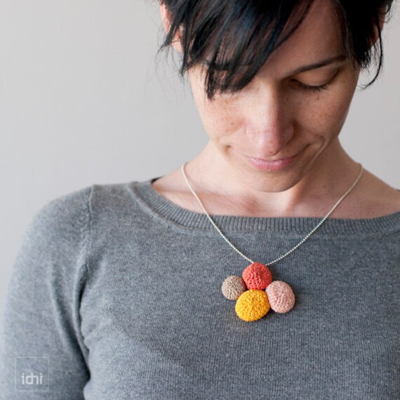 Crochet necklace. Reversible.