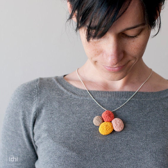 Crochet necklace. Reversible.