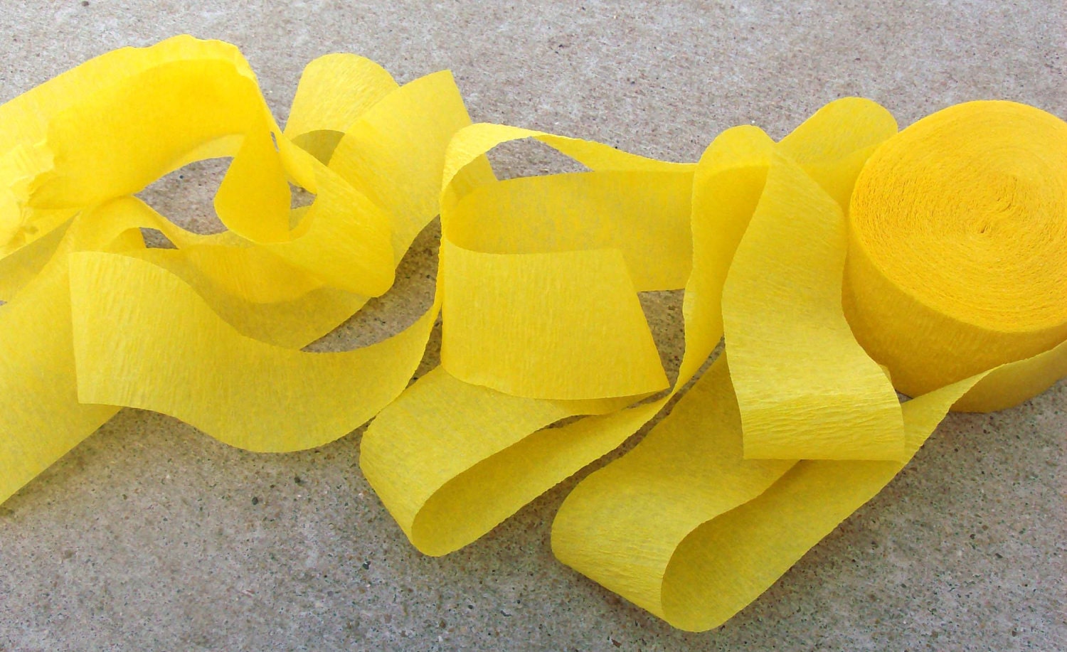 Destash Yellow Crepe Party Streamer