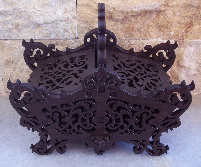 Classic wood basket